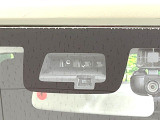 【スズキ セーフティサポート】走行中に前方の車両等を認識し、衝突しそうな時は警報とブレーキで衝突回避と被害軽減をアシスト。より安全にドライブをお楽しみいただけます。