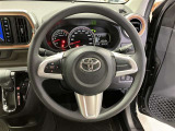 ステアリングから手を離さず、運転に集中したままオーディオ等の操作ができます。