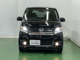 【HID】ディスチャージヘッドライトが装備されています。夜間走行時や雨の日に明るく安全に前方を照らすことが出来ます。対向車からも見えやすいので相手に接近を知らせることも出来ます。