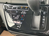 タッチパネル式オートエアコンなのでパネル周辺のお手入れもラクラク。