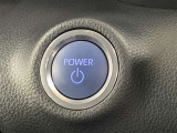 キーを携帯してブレーキを踏みながらパワースイッチを押すだけでハイブリッドシステムが起動します。