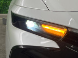 【LEDヘッドライト】悪天候や夜間走行時も良好な視界を確保し安心して運転できる高輝度LEDヘッドライトを装備!点灯速度が早く、消費電力も抑えられています。