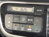 【オートエアコン】一度お好みの温度に設定すれば、車内の温度を検知し風量や温度を自動で調整。暑い&hellip;寒い&hellip;と何度もスイッチ操作をする必要はありません。快適な車内空間には必須の機能ですね♪