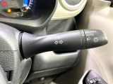 【オートライト】周りの明るさに応じて自動でヘッドライトの点灯・消灯ができる機能です!ライトの付け忘れ・消し忘れなどが無くなり、雨の日や夕方の走行も安心!トンネル通過時も便利ですね♪