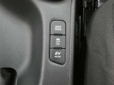 EVモードスイッチが付いています。早朝・深夜の住宅街や屋内駐車場などで、騒音や排気ガスを気にすることなく走行できます♪