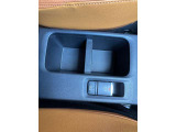 パーキングもスイッチ式!AUTO HOLDのスイッチも☆信号待ちの時などに、ブレーキを保持してくれます☆おススメの装備です♪♪