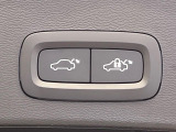 【パワーバックドア】スマートキーや運転席のボタンを押すだけでリアゲートが自動で開閉します!荷物を持っている時や、高い位置にあるバックドアを閉める際に便利な機能です。