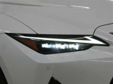 LEDヘッドライトです。デザイン性がよくとても明るいので、夜間の走行や悪天候でも安心です。しかも長寿命!