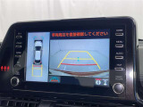 バックモニター付なので後退時に後方が見えるので安心。 車は構造上、死角がたくさんなので万が一を考えると必須ですね。 あくまで補助の為の装備、バックは目視で確認する事が重要ですよ。