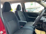 運転席・助手席は、ゆったりと座れるサイズで、長時間の運転でも快適です。