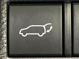 【パワーバックドア】スマートキーや運転席のボタンを押すだけでリアゲートが自動で開閉します!荷物を持っている時や、高い位置にあるバックドアを閉める際に便利な機能です♪