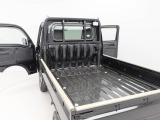当社では全車、納車前にサービス工場で12ヶ月点検相当の整備を実施しております。そこで確認された不具合箇所は修理しておりますのでご安心下さい。