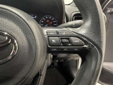 【ステアリングスイッチ】運転中に視線を前に向けたまま画面の操作できます。