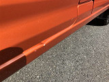 傷等が御座いますので、現車をご覧になって状態を確認をして下さい。修理をご希望の方は有償になりますが、弊社板金工場にて修理可能です!詳細はスタッフにご相談ください!