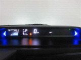 運転席のメータパネル類は常に視界に入る場所ですので、大事なチェックポイントです。ぜひ実際にご乗車ください。