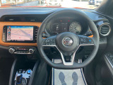 使いやすく安全な操作性と良好な視界を実現した運転席!