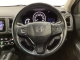 ハンドルにHondaセンシング系のクルーズコントロールやレーンキープアシストなどのスイッチと、オーディオの操作スイッチが装備されています。ハンドルから手を離さず安全に操作できます。