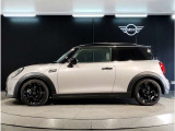 MINIのアロイ・ホイールは、MINIらしさの象徴である、ゴーカート・フィーリングを向上させるために技術の粋を集めて開発されています。