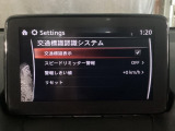 カメラが車線を認識してはみ出しそうになるとステアリングアシストが介入するレーン・キープ・アシストシステムを装備しております。お好みで作動・非作動の設定も可能です。