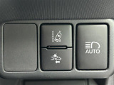 【レーンディパーチャーアラート(LDA)】クルマが車線または走路から逸脱する可能性がある場合に、ブザーまたはハンドルの振動により注意をうながします。機能には限界があるためご注意ください。