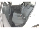 後席シートは分割可倒式です。乗せる荷物や乗車人数に合わせて片側ずつ倒すことが出来ます。