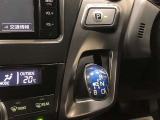 【エレクトロシフトマチック】スムーズな操作で快適な運転が楽しめるよう、シフトポジションを電動で制御!スマートなシフト操作が楽しめます!
