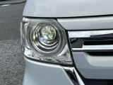 LEDヘッドライトは、点灯の瞬間から最大光量を発揮し、突然暗くなるトンネルなどでの安定感を高めます。