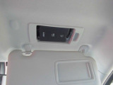 ETC車載機は専用ボックスにてバイザー裏に隠れて装着されております。トップシーリング(天井)の状態もご覧ください。きれいな状態となっております。