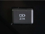 充電用USB端子付き。スマートフォン等の充電に便利です。