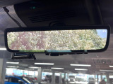 【デジタルインナーミラー】後席の大きな荷物や同乗者で後方が確認しづらい時でも安心!カメラが撮影した車両後方の映像をルームミラー内に表示。クリアな視界で状況の確認が可能です!