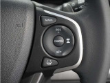 ◆アダプティブクルーズコントロール◆予め設定した車速内でクルマが自動的に加減速。前走車との適切な車間距離を維持しながら追従走行します。【LKAS】車線維持支援システムでステアリング操作を支援。