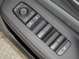 電動格納式ドアミラー・パワーウインドウを装備しています。