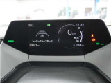 7インチのディスプレイにミニマルなグラフィックメーターやLEDインジケーターを表示させることで先進的かつ機能的に。さらに、フードレス、薄型化することで、コックピット全体にスマートな印象を付加します