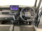 【前方視界】開放的な前方視界!運転がしやすく疲れにくいです♪窓が大きく、見通しがとっても良いおクルマですよ♪