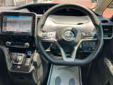使いやすく安全な操作性と良好な視界を実現した運転席!