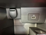 充電専用のUSB端子が付いています!今となっては欠かせないスマホなどの充電にとても役立ちますね!USBなので様々な機器を充電することが可能です!
