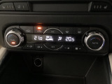 ダブルエアコンは、運転席と助手席でそれぞれ異なる温度を設定できます。
