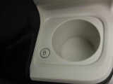 カップホルダーは運転席や助手席からちょうど手の届く位置です!!