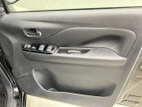【運転席ドア】収納ポケットが付いているので運転席周りもスッキリ保てます★
