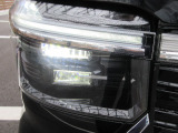 LEDヘッドライト装着車です。消費電力が少なく、点灯した瞬間から最大光量を発揮します。良好な視界を確保し安心感を高めます。