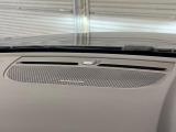 【harman kardon】ハーマンカードンのHi-Fiスペシャリストと共に、モデル別に開発・設計された専用チューニングが臨場感溢れる音響空間を実現しています。