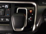 オートマチックシフトレバーは、手になじみ操作しやすい形状で安全運転にもつながります♪