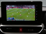 【テレビ視聴も可能】移動の休憩中や待ち合わせの合間にテレビを楽しめます。長距離のドライブでも同乗者の方が退屈せず車内が笑顔あふれるくつろぎの空間になります。