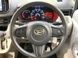 インテリアに合わせたデザインのステアリングは、運転される方のことも考え、運転しやすい形状、大きさです。是非一度、実際に触ってお確かめください。