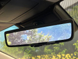 【デジタルインナーミラー】後席の大きな荷物や同乗者で後方が確認しづらい時でも安心!カメラが撮影した車両後方の映像をルームミラー内に表示。クリアな視界で状況の確認が可能です!