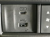 (Type-C〈3A〉)USBチャージャー搭載。スマートフォンなどの充電にとっても便利です