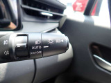ハイビームアシスト機能が装備されており対向車が接近すると自動的にロービームに切り替えてくれる便利な機能になっております♪
