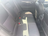 ★リアシート★昔に比べて足元がゆったり広くなりました。運転席だけではなく、すべての席に座ってみて下さい。同乗者様もきっと喜ばれると思います。
