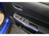 【特別仕様車】インパネオーナメント・ドアトリム・コンソールオーナメントにヒートグラデーションデザインを採用。