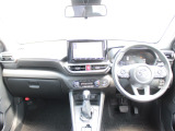 操作性に優れた運転席となります!小物入れや各ボタンの配置にこだわり、使いやすいです!座り心地もよく視認性も良好なのでロングドライブもお任せ下さい!